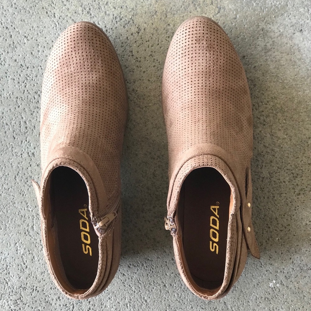 1 Left! Soda Portia Light Tan heeled Ankle Booties - Picture 7 of 8